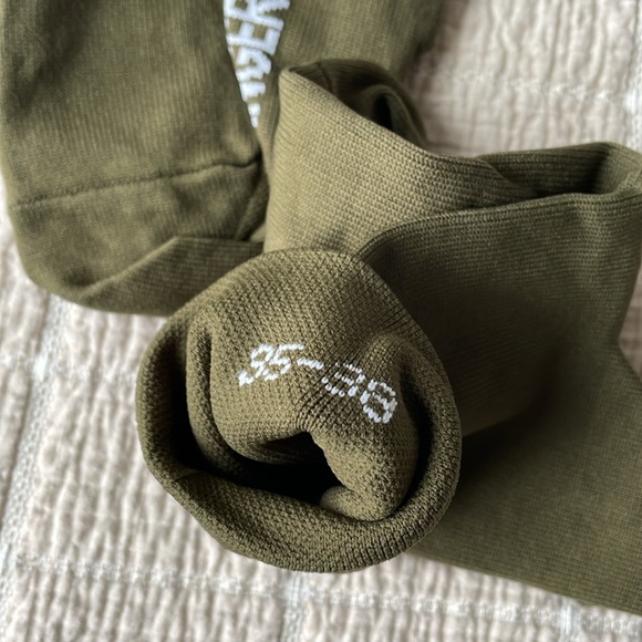 Fingerscrossed Cycling Shoe Covers 35-38EU - Picture 6 of 8